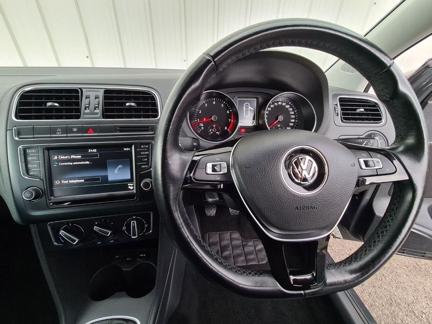 VOLKSWAGEN POLO
