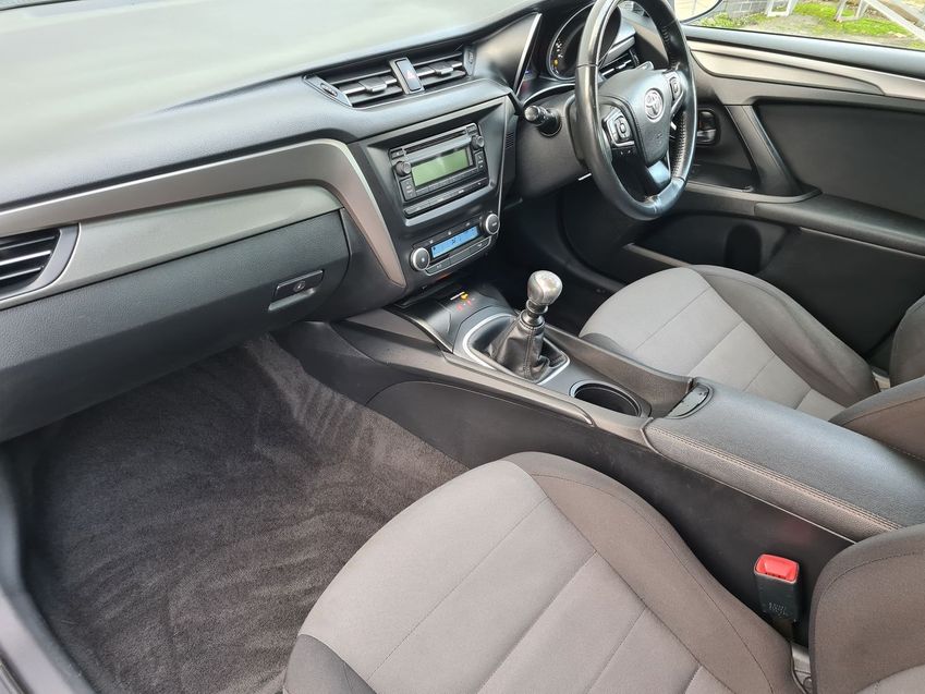 TOYOTA AVENSIS