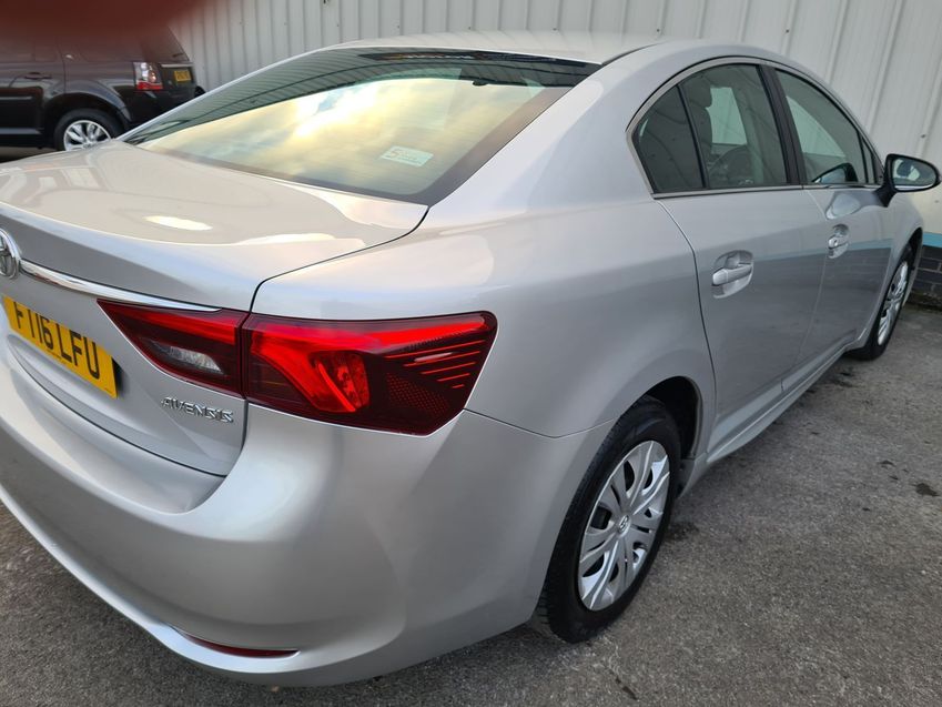TOYOTA AVENSIS