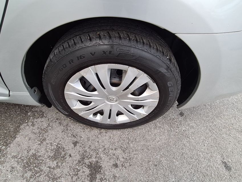 TOYOTA AVENSIS