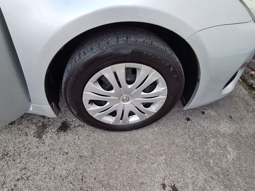 TOYOTA AVENSIS
