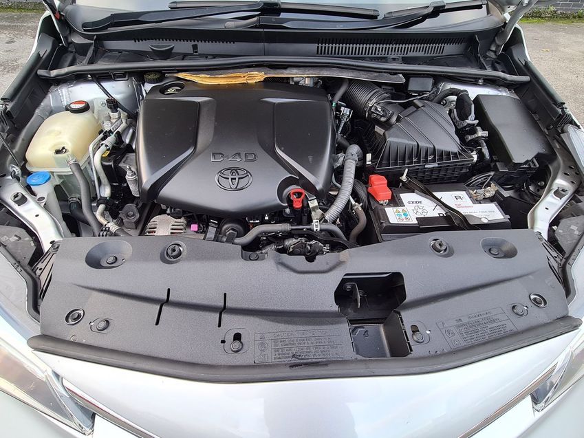 TOYOTA AVENSIS