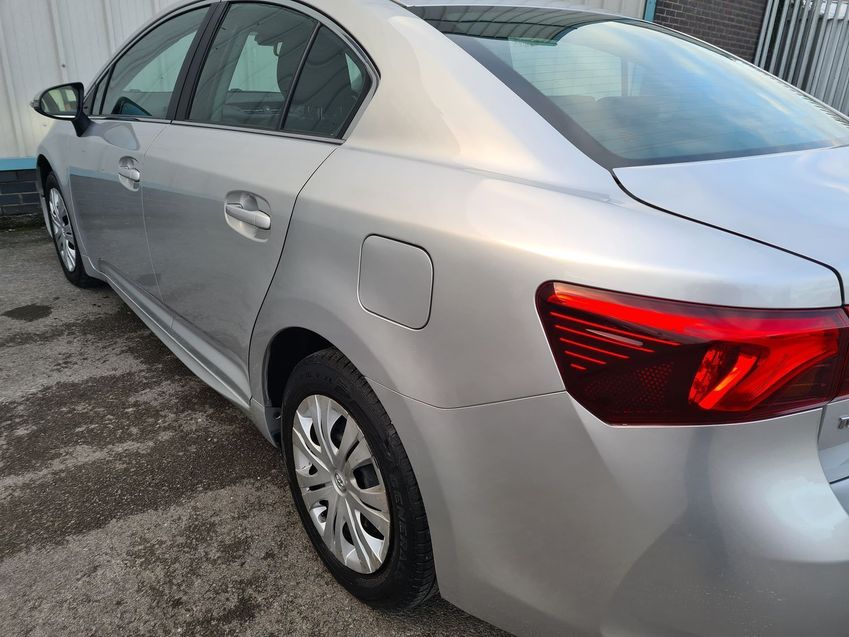 TOYOTA AVENSIS